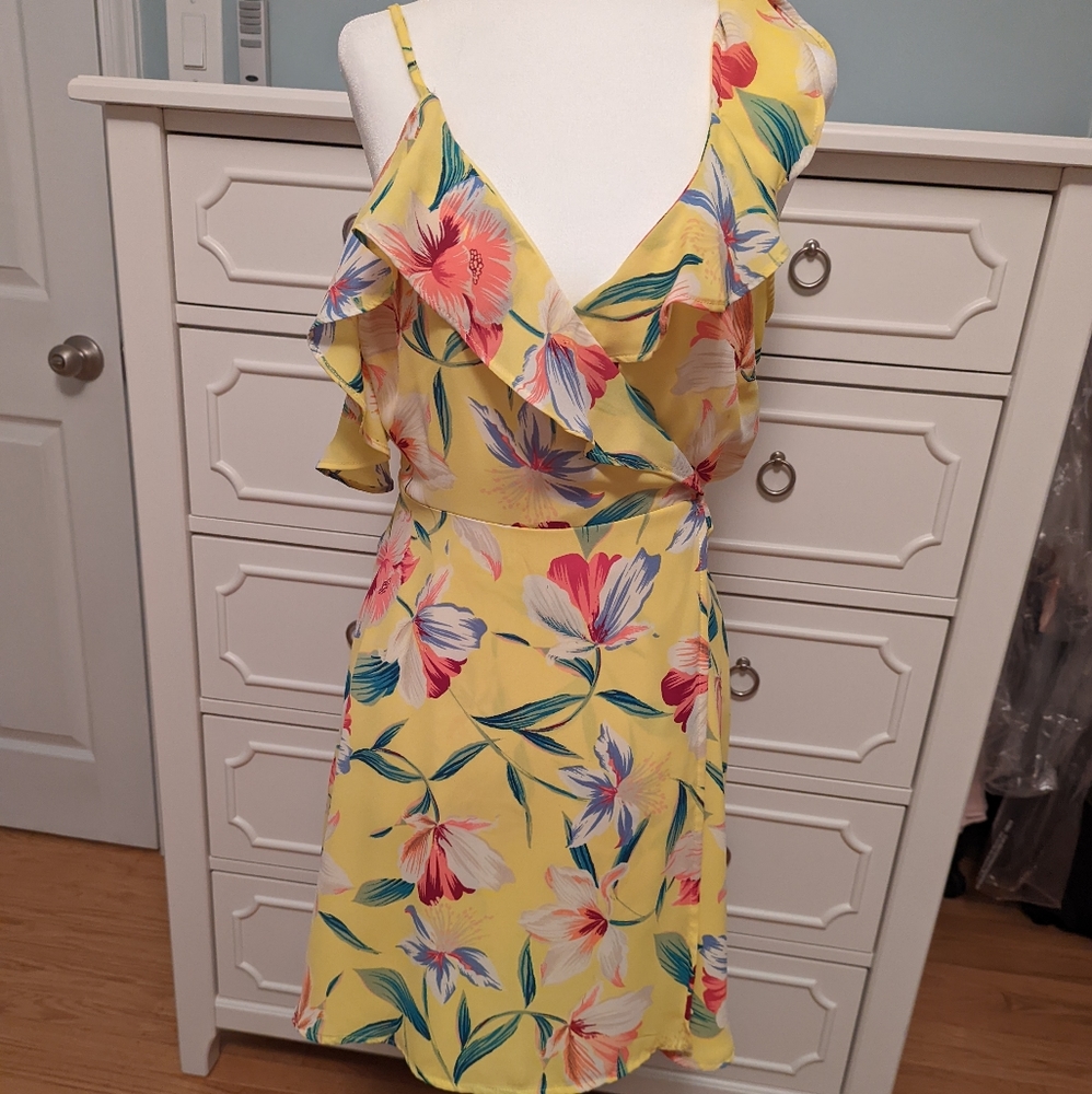 Francesca's Collection Lush Wrap Dress with Straps Yellow Floral Size S